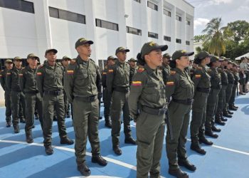 Nueva generación de Auxiliares de Policía jura bandera en La Guajira