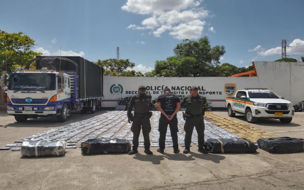 La Policía Nacional incauta cargamento de casi dos toneladas y media de marihuana avaluado y captura a un hombre en zona rural de Hatonuevo