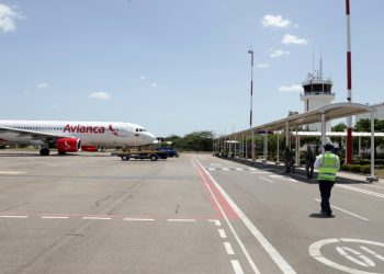Ministra de Transporte anuncia millonaria inversión para ampliar el aeropuerto de Riohacha
