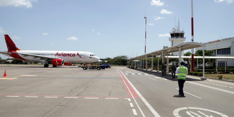Ministra de Transporte anuncia millonaria inversión para ampliar el aeropuerto de Riohacha