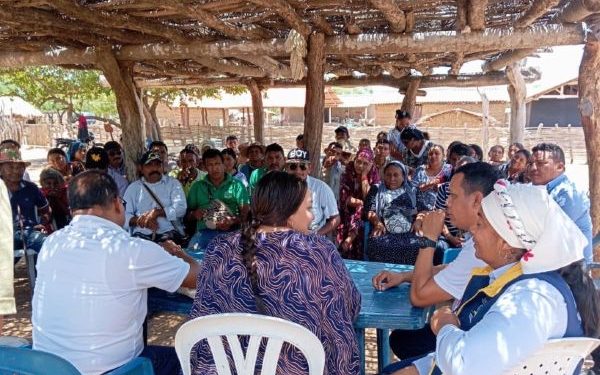 La Defensoría del Pueblo acompaña diálogo intercultural entre autoridades tradicionales wayuu en Manaure