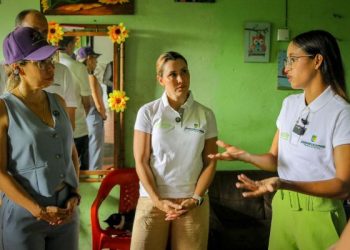 Gobernación de Antioquia anuncia recursos para continuar intervención de madres adolescentes de Urabá, el próximo año