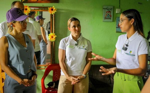 Gobernación de Antioquia anuncia recursos para continuar intervención de madres adolescentes de Urabá, el próximo año