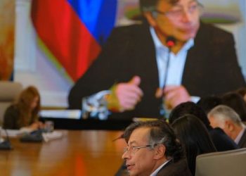 Cultivos de coca no se reducen tirando glifosato desde aviones, sino disminuyendo la demanda de cocaína de EE. UU. y Europa: Presidente Petro sobre descertificación