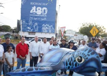 Corpoguajira entrega los primeros puntos ecológicos con figuras de especies emblemáticas en Riohacha