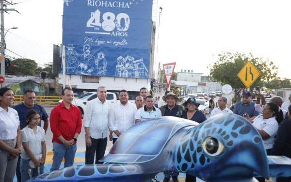 Corpoguajira entrega los primeros puntos ecológicos con figuras de especies emblemáticas en Riohacha
