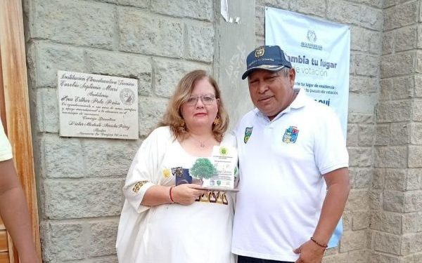 La comunidad de Shiruria exalta labor de la directora general de Bienestar Familiar con el reconocimiento «Aipia de Oro»