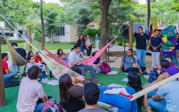 Entre árboles, hamacas y lectura: así se vive la nueva zona de descanso inaugurada en UNIMAGDALENA