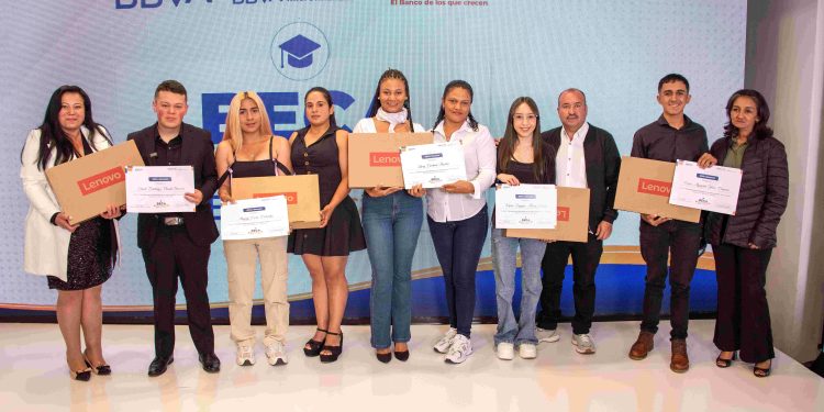 Irán a la universidad gracias a Beca entregada por BBVA y Bancamía