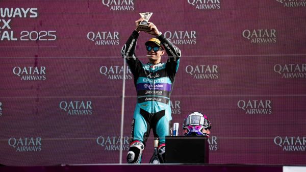David Alonso, tercer podio consecutivo en el Moto2
