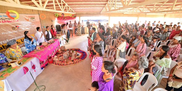 Prosperidad Social entregó alimentos y telas para fortalecer la atención a comunidades indígenas en La Guajira