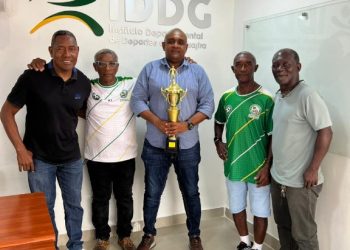 Equipo de adultos mayores de La Guajira gana torneo nacional de fútbol con apoyo del IDDG