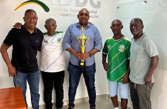 Equipo de adultos mayores de La Guajira gana torneo nacional de fútbol con apoyo del IDDG