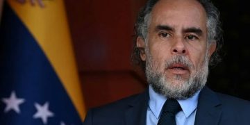 El ministro del Interior, Armando Benedetti, denuncia posible intervención ilegal de su teléfono celular