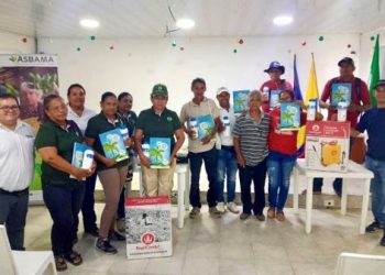 ASBAMA capacita y entrega insumos agrícolas a pequeños productores de la Zona Bananera