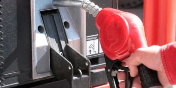 A partir del primero de febrero el precio de la gasolina bajará $300, confirmó MinHacienda