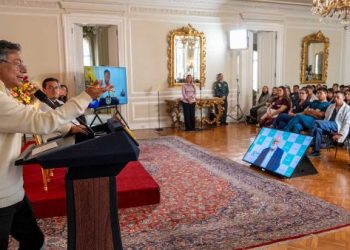 Hoy tienen salario vital, es una orden de la Constitución: presidente Gustavo Petro en el inicio de la remuneración a internos de medicina en Colombia