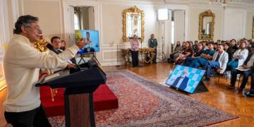 Hoy tienen salario vital, es una orden de la Constitución: presidente Gustavo Petro en el inicio de la remuneración a internos de medicina en Colombia