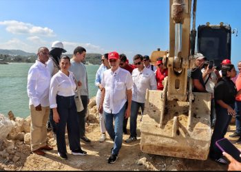 “A dos meses del inicio de la construcción de espolones, Santa Verónica ya tiene playa”: gobernador Eduardo Verano