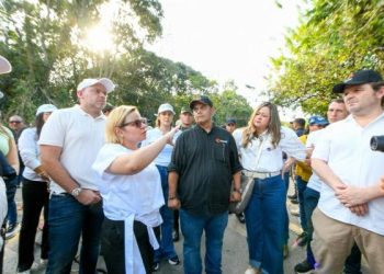 Gobernadora Margarita Guerra recibe a la ministra de Transporte para atender emergencia en Mendihuaca