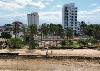 Gobernador verifica en terreno el avance del Malecón: cuatro de sus 5 zonas ya registran intervención y avance