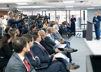 MinSalud afirma que el dinero que se paga por cada paciente es suficiente y cuestiona a EPS por mal uso de recursos