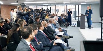 MinSalud afirma que el dinero que se paga por cada paciente es suficiente y cuestiona a EPS por mal uso de recursos