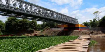 Gobierno nacional entrega puente en Sucre que reconecta a más de 11 mil personas