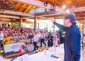 Presidente Petro plantea concertar con Glencore uso del tren del carbón para beneficio de comunidades de La Guajira
