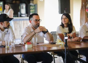 Ministros de Minas y Ambiente lideran encuentro con empresas energéticas para destrabar proyectos de la transición energética en La Guajira