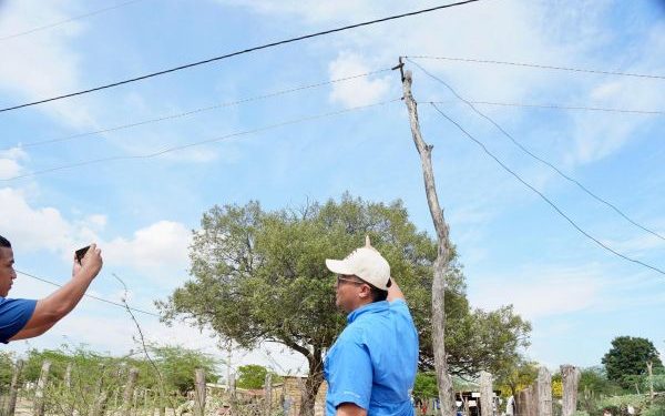 Gobernador Aguilar verifica avance de proyecto eléctrico que transforma comunidades rurales de Manaure